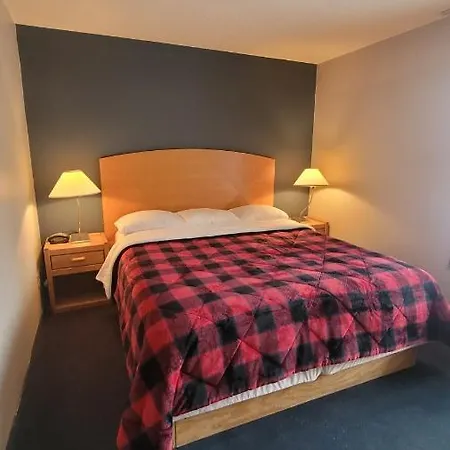 Lumberjack Inn-3