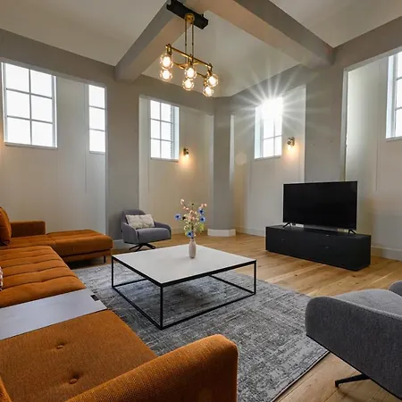 12A, Luxury & Unique, Cinema, Terrace, Stunning View, Central Location!-2