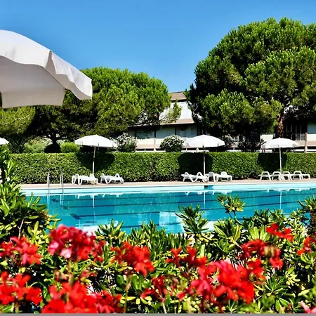Isa-Studio 3 Beds In Residence With Swimming-Pool Bed And Bath Linen Included-3