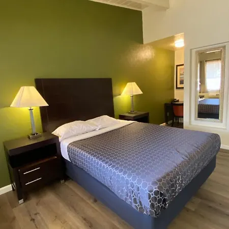 Holiday Motel-2