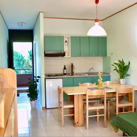 Apartment 3 Beds In Residence With Swimming-Pool Bed And Bath Linen Included-3