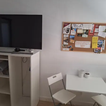 habitacion con baño privado en un piso con familia-3