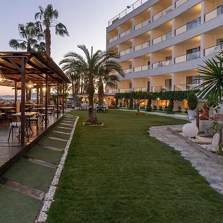 Ramada Resort by Wyndham Puerto de Mazarron-2