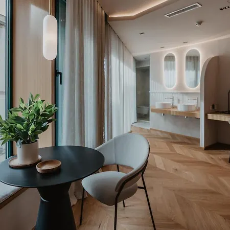 Hotel Petit Luxe-3