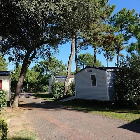 Room In Mobile Home - The Mobil Home De 4 4M-2