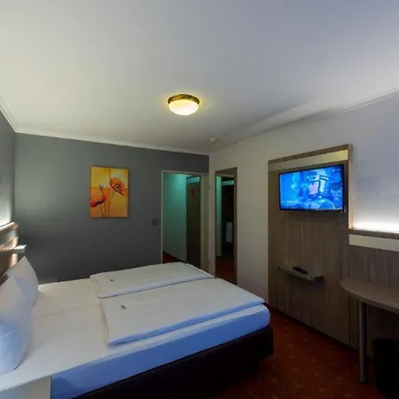PANORAMA HOTEL in Neustadt an der Weinstraße-3