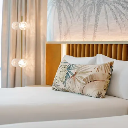 Amora Hotel Brisbane-2