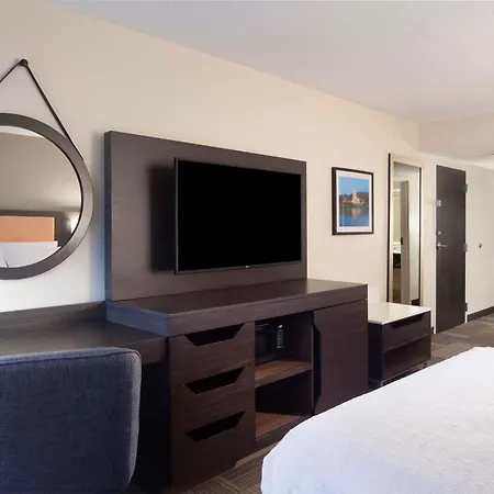 Hampton Inn Charleston-Southridge-2