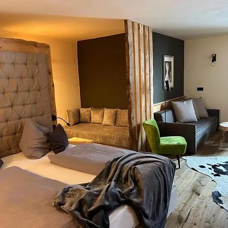 Presulis Hideaway Apartments & Restaurant-3