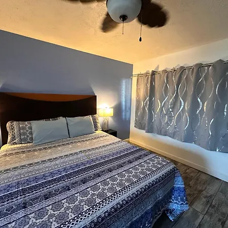 Malibu Resort Motel-3