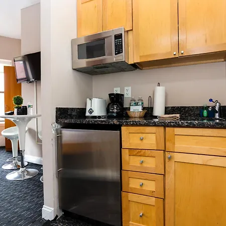 Stylish Downtown Studio In The Southend, C.Ave #24-2