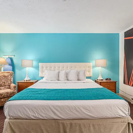 Howard Johnson By Wyndham Traverse City-2