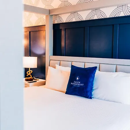 Salem Waterfront Hotel & Suites-2