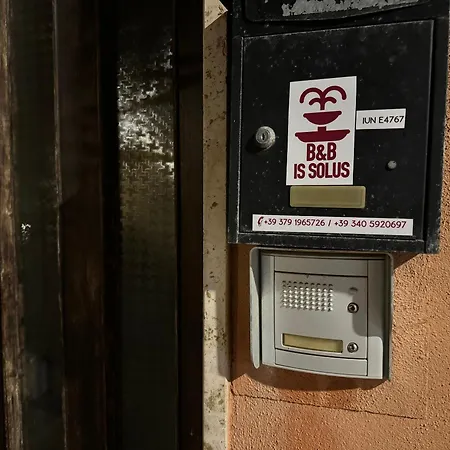 Domo Is Solus - Affittacamere - Living Sant'Antioco-3
