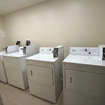 Vista Suites Near Island And Leconte Convention Center-3