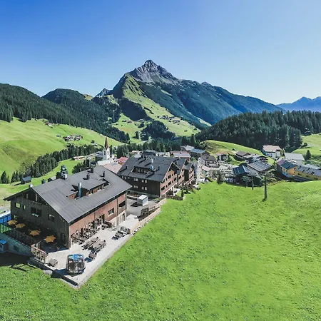 AlpenParks Hotel&Apartment Arlberg Warth mit Pool-3