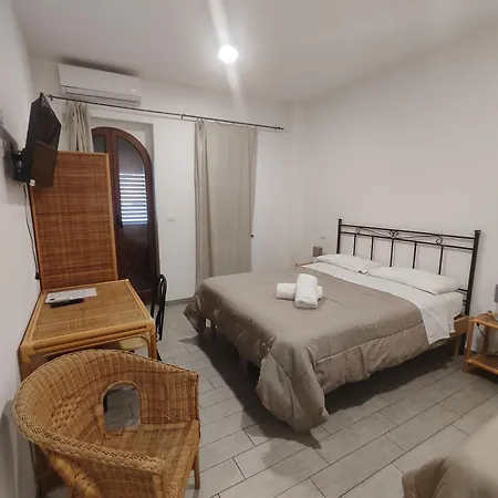 Hotel Faraglione-3