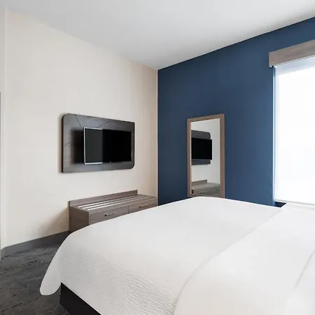 Holiday Inn Express Meadville-3