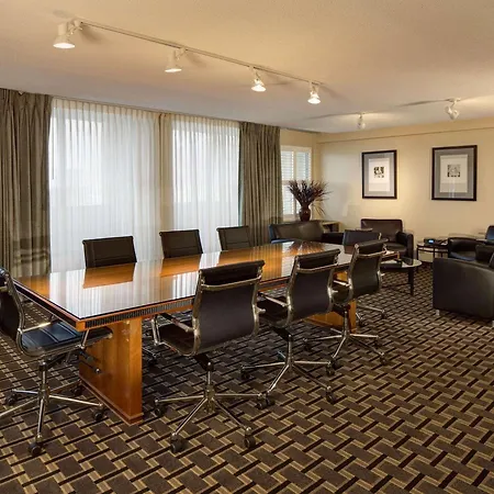 Radisson Hotel Milwaukee West-2