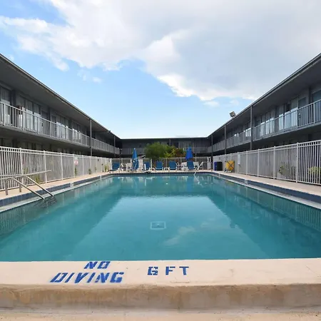 Days Inn By Wyndham Stuart-2