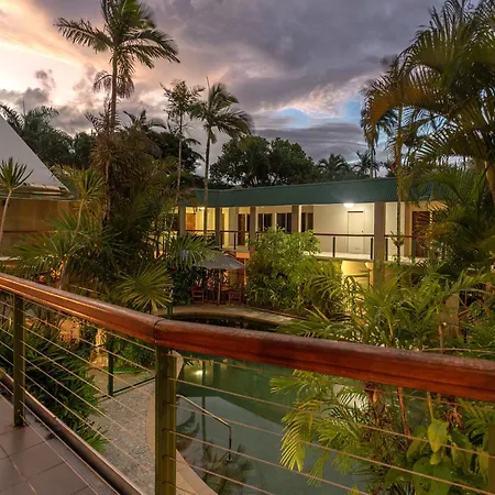 Bay Village Tropical Retreat-3