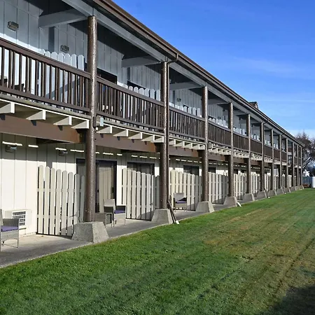 Edgewater Inn And Suites, An Ascend Collection Hotel-3