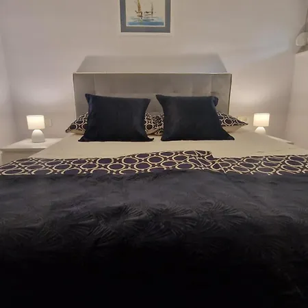 La-La Rooms-2