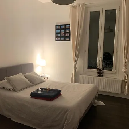 Chambre Dans Maison Avec Piscine - Proche Eurexpo & Groupama Stadium-3