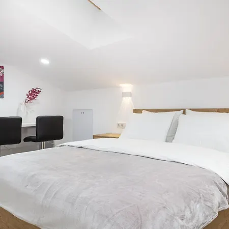 Theatre Boutique Apartments - Stylish - Walk Everywhere-2