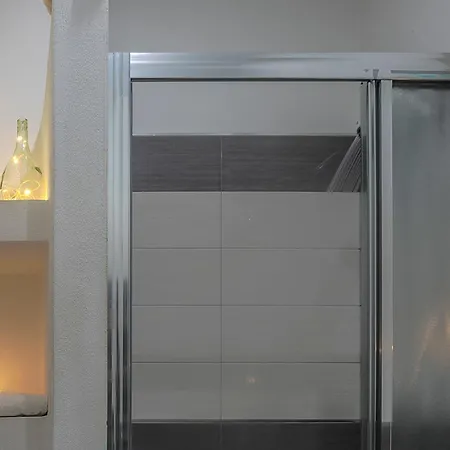 Lisetta Rooms-2