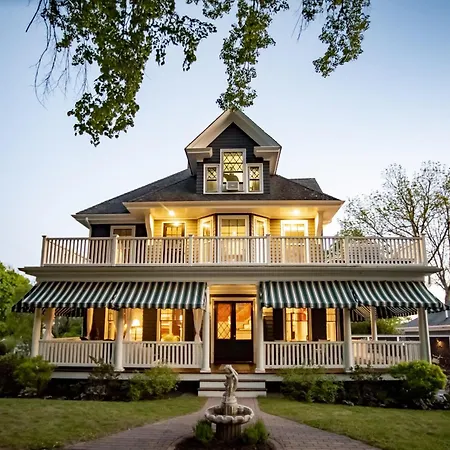 Lindenwood Inn-3