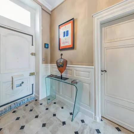 Room In Guest Room - This 10Th Century Home Sits In An Exceptional Setting In The Center Of Orleans-2