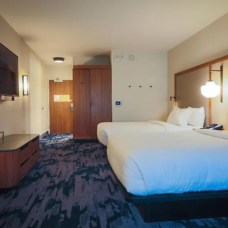 Fairfield Inn & Suites Marquette-2