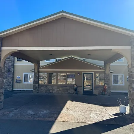 Days Inn & Suites By Wyndham Gunnison-3