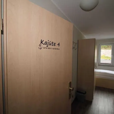 Kutterfisch Kajueten Direkt Im Stadthafen-2