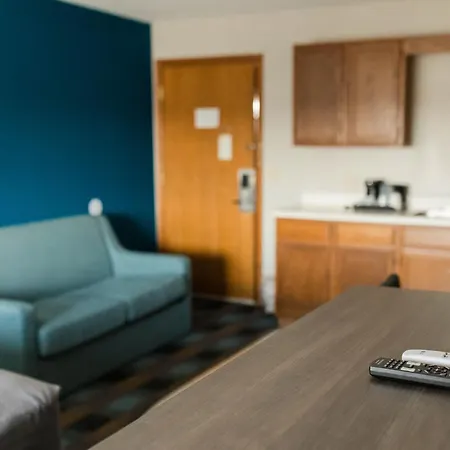 Travelodge By Wyndham Escanaba-3