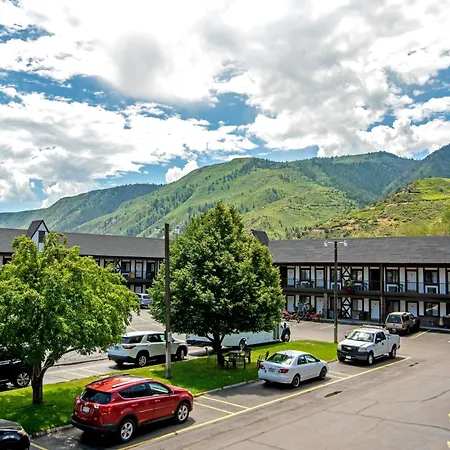 Silver Spruce Inn-2