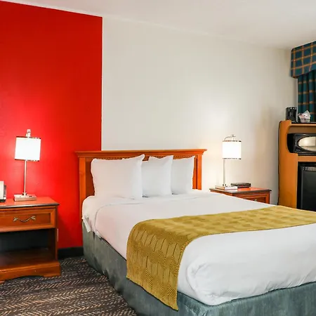 Ramada By Wyndham Cumberland Downtown-2