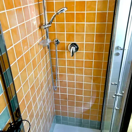 Stanza E Bagno Privato, Idromassaggio Con Extra Fee, In Appartamento-3