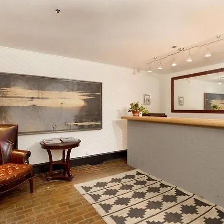 Independence Square 211, Chic Hotel Room With Mountain Views, A/C, & Rooftop Hot Tub-2