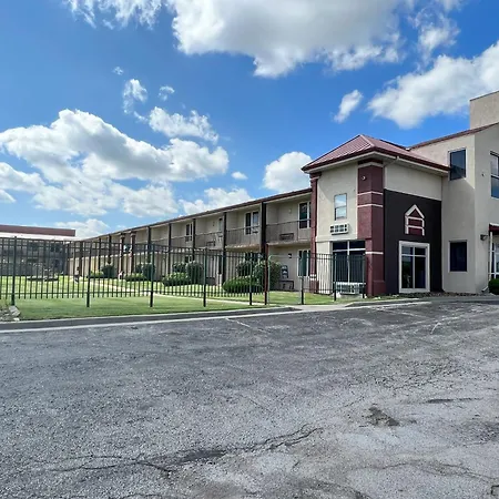Countryside Suites Kansas City Independence I-70 East Sports Complex Hotel-3