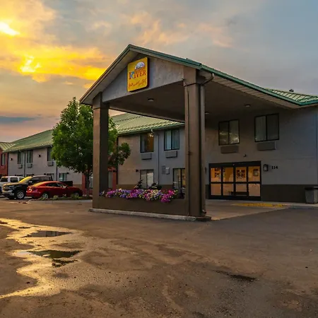 Yellowstone River Inn & Suites-2