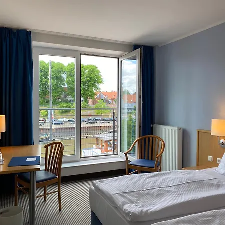 Hotel Stadthafen Stade-3