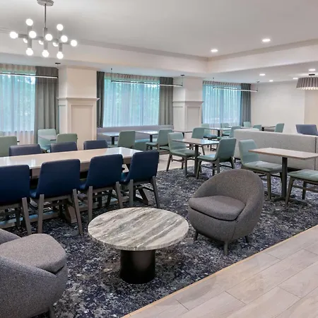 Hampton Inn Hartford Airport-3