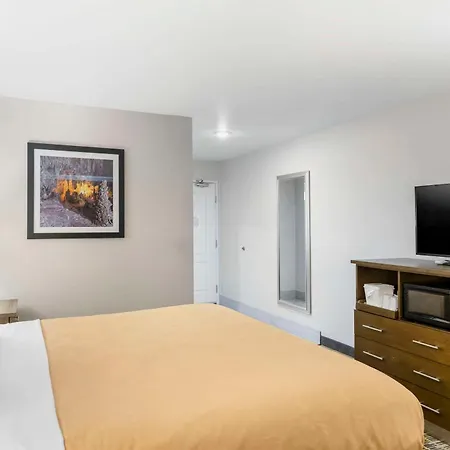 Quality Inn & Suites Carlsbad Caverns Area-2