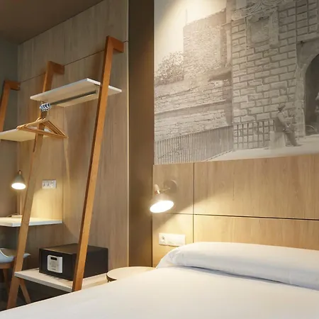 Hotel Landaben-3