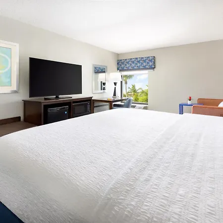 Hampton Inn Naples-Central-3