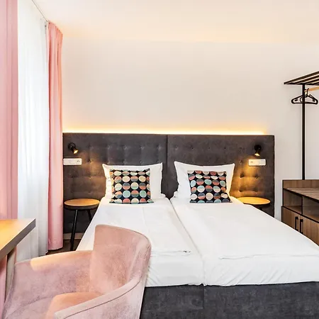 Home Hotel-3
