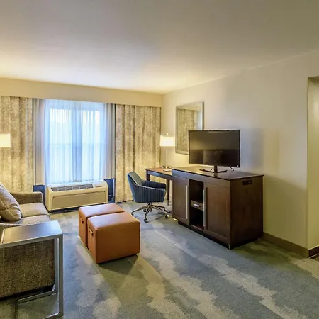 Hampton Inn & Suites Jackson Coliseum-2