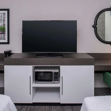 Hampton Inn & Suites Winston-Salem Downtown-3